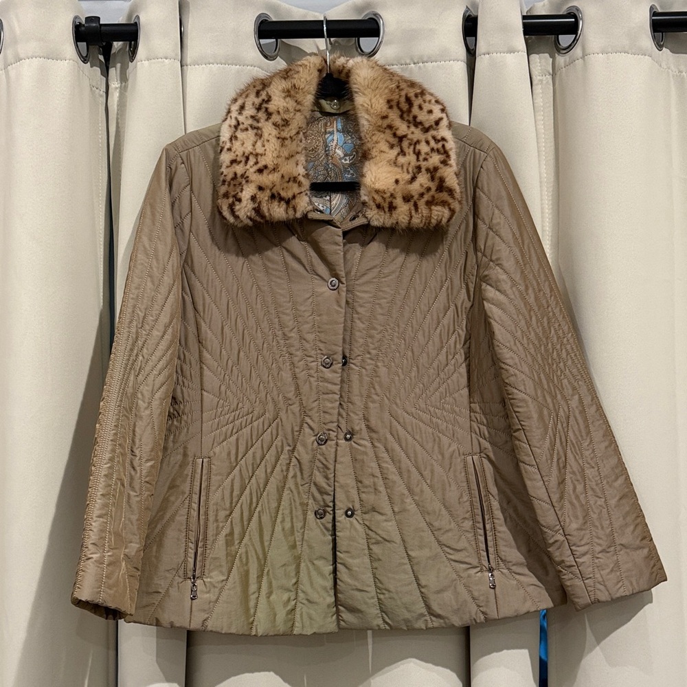Women's Tan Quilted Jacket with real Fur Collar Made in Korea Size M Vintage